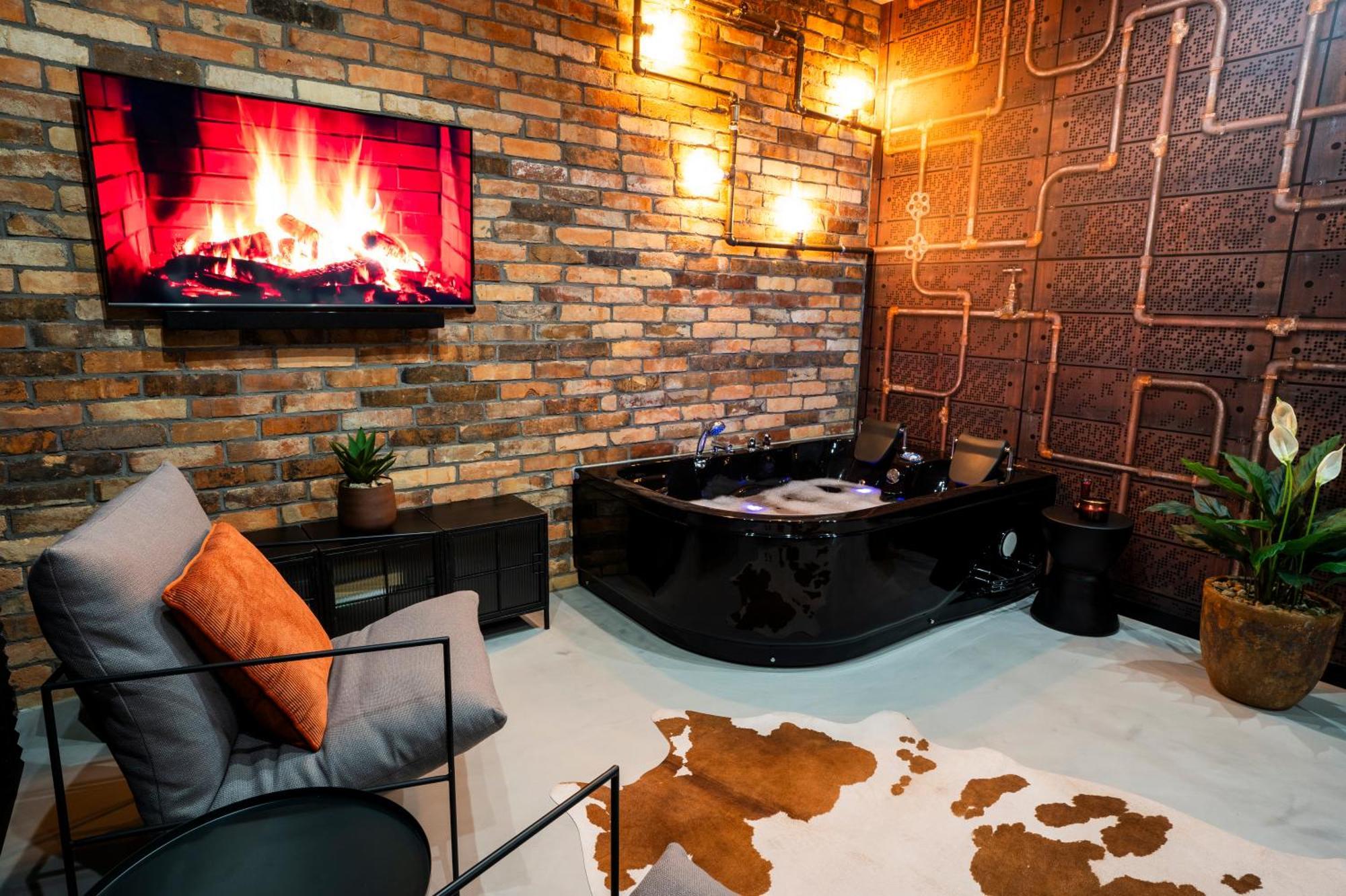 Aparthotel Zator Industrial 58 Jacuzzi Luaran gambar
