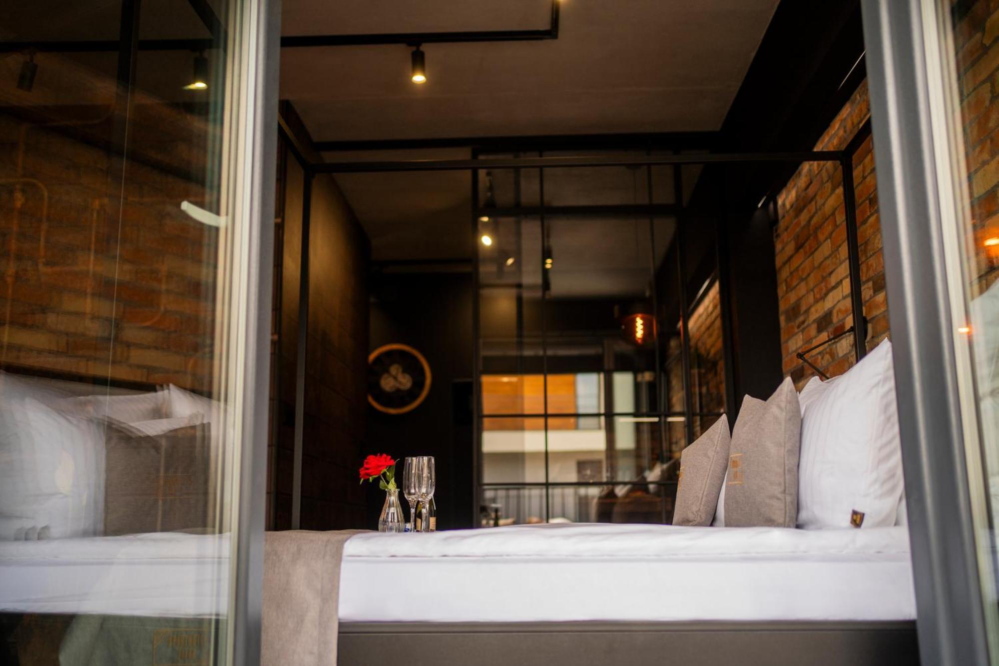 Aparthotel Zator Industrial 58 Jacuzzi Luaran gambar
